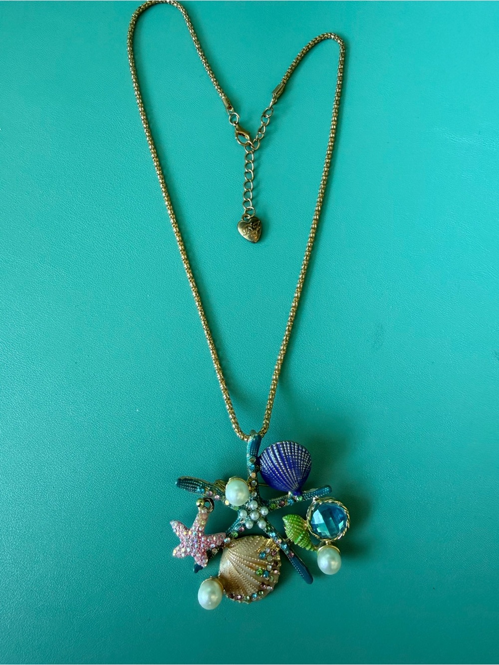 Betsey Johnson Beach Sea Life Charm Necklace Starfish Shell Pearl Gold Tone - Picture 4 of 8
